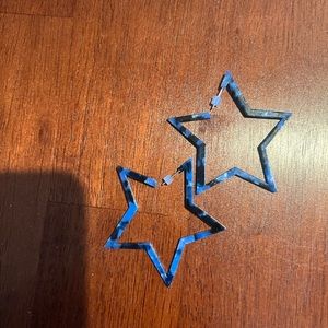 Blue and black mottled star-shaped earrings